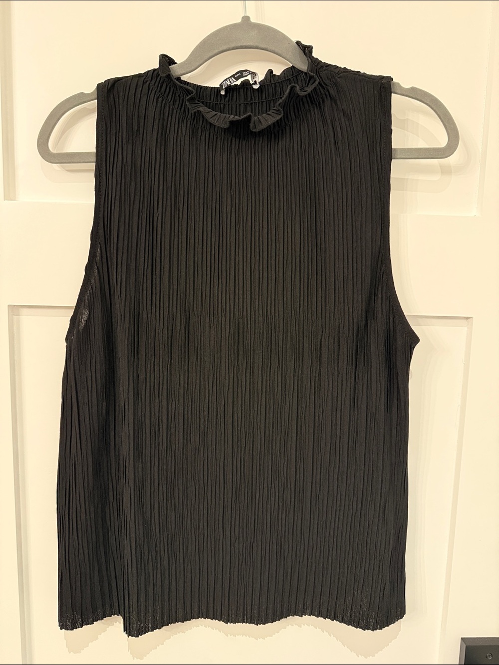 ZARA Sleeveless Black Ruffled Mock-Neck Top stretchy